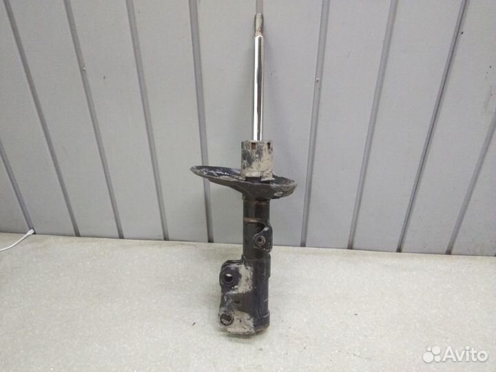 Амортизатор передний левый Toyota Camry V70 2017