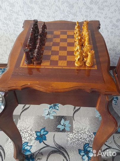 Шахматный столик