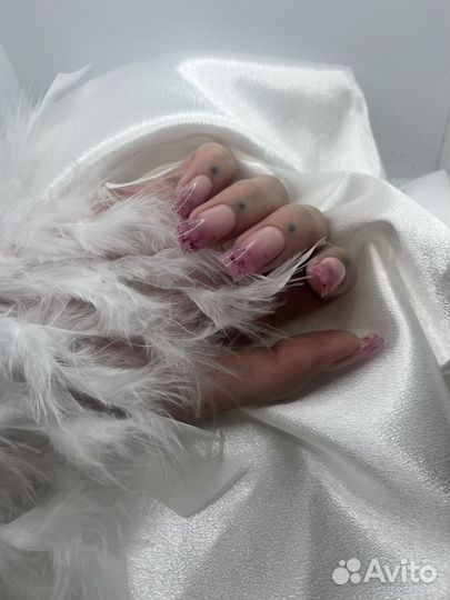 Модель на наращивание ногтей