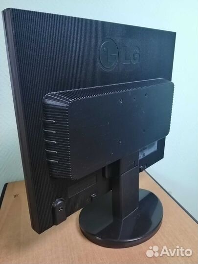 ЖК монитор LG flatron L1933S