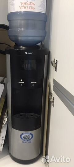 Кулер для воды напольный