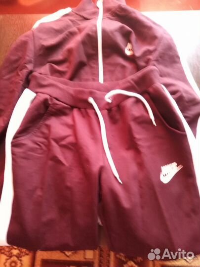 Женский спортивный костюм