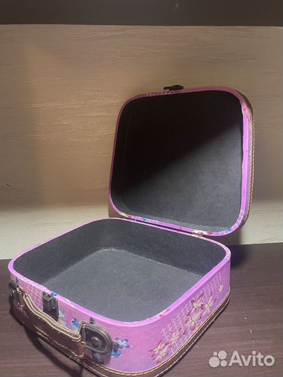 Чемоданчик декоративный