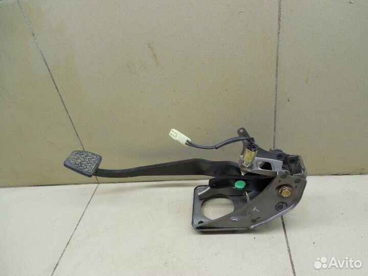 Педаль тормоза V5 2013