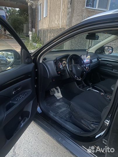 Mitsubishi Outlander 2.0 CVT, 2015, 195 000 км