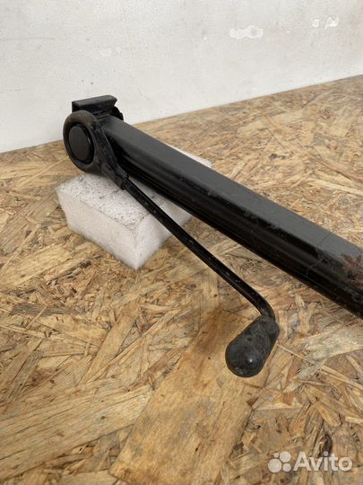 Оригинальный домкрат Mercedes W123