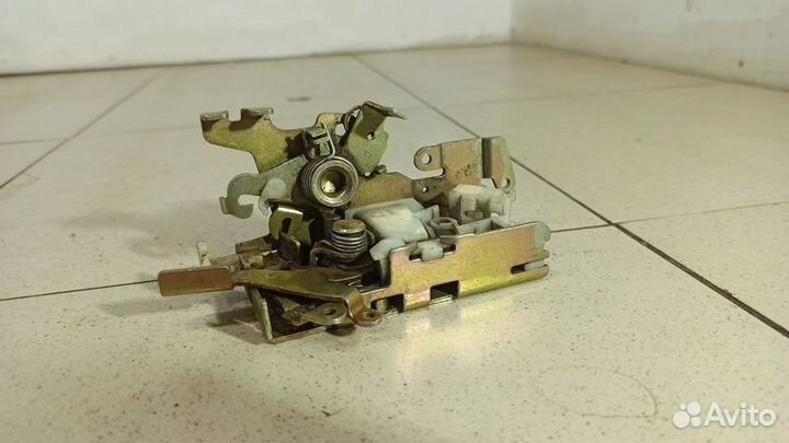 Замок двери передней правой