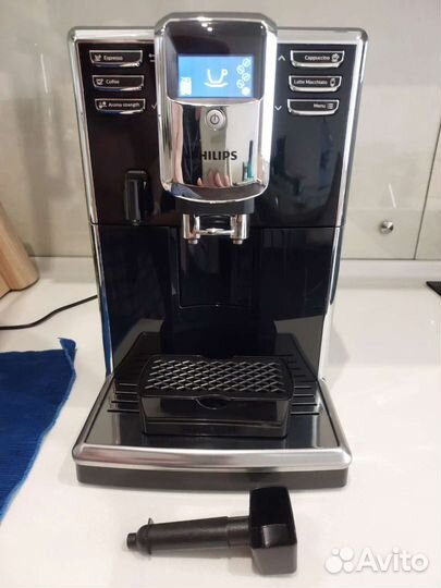 Кофемашина Philips LatteGo EP5030