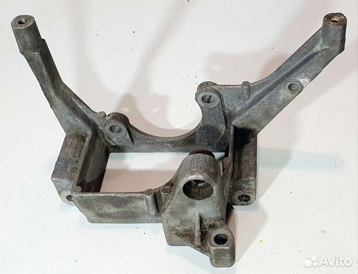 Кронштейн насоса гидроусилителя Audi, VW V6