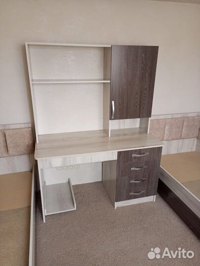 Стол компьютерный