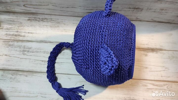 Лежанка связана крючком