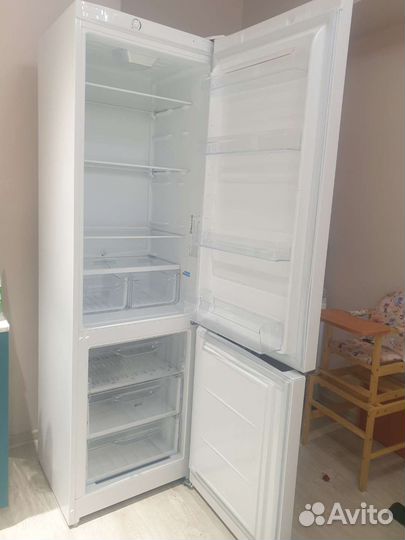 Холодильник Indesit