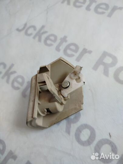 Личинка бардачка Nissan Fuga 2006