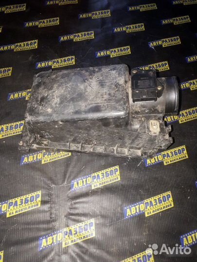 Корпус воздушного фильтра Тойота Авенсис