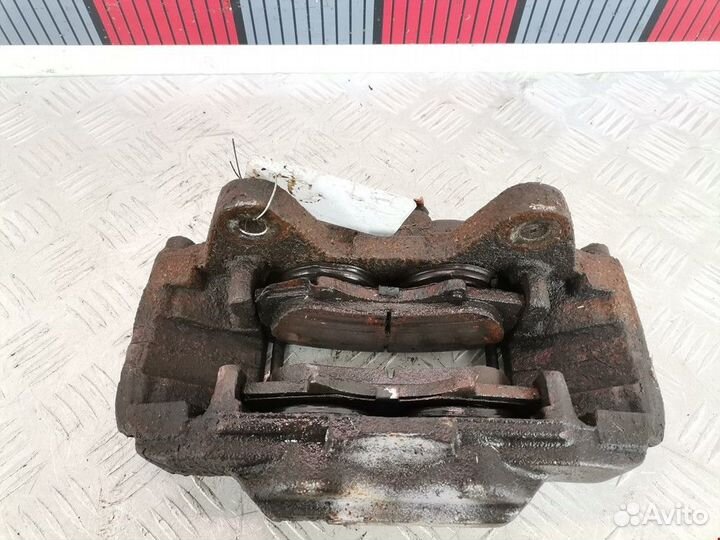 Суппорт передний левый Toyota 4775060261