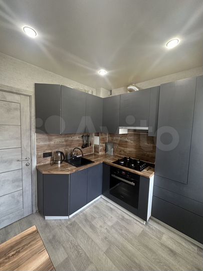 2-к. квартира, 43 м², 1/3 эт.