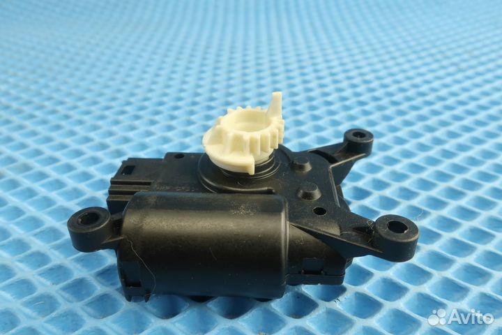 Моторчик заслонки печки VAG 5Q0907511K