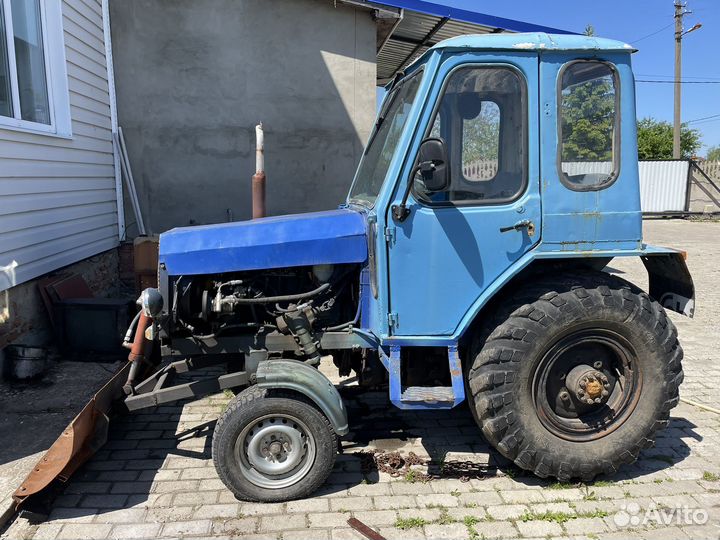 Мини трактор с отвалом