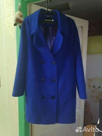 Пальто женское двубортное фирмы La Reine Blanche