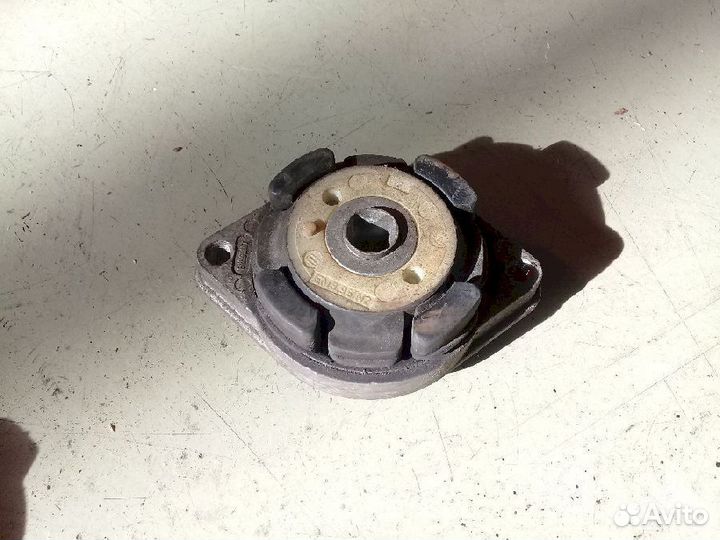 Опора кпп (подушка) 8D0399151N Audi A4 B6 8EC микр