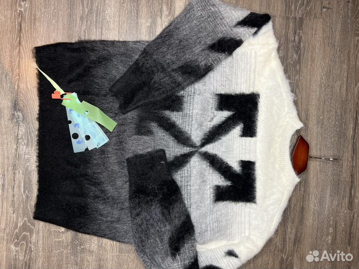 Свитер off white