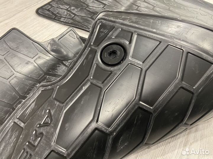 Оригинальные резиновые ковры Nissan Almera G15