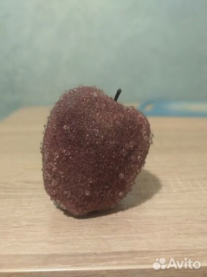 Яблоко из бусинок (самодельная)