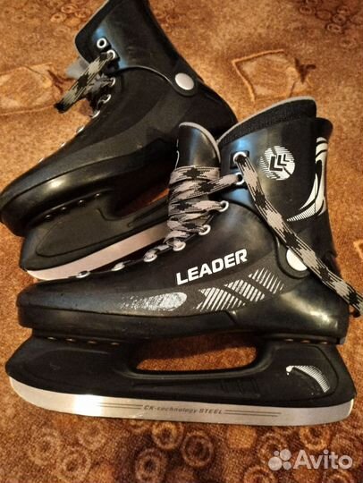 Коньки хоккейные 42 размер