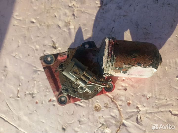 Моторчик переднего дворника Nissan Primera P11