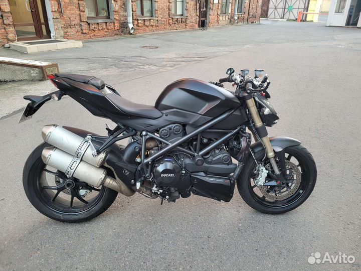 Продаётся Ducati streetfighter 848