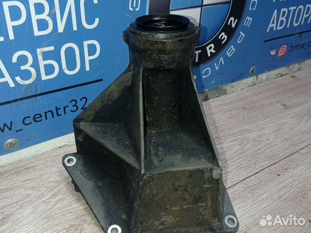 Кронштейн правого привода на BMW X5 Е53