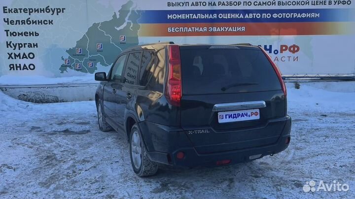 Стекло двери передней левой Nissan X-Trail (T31) 8