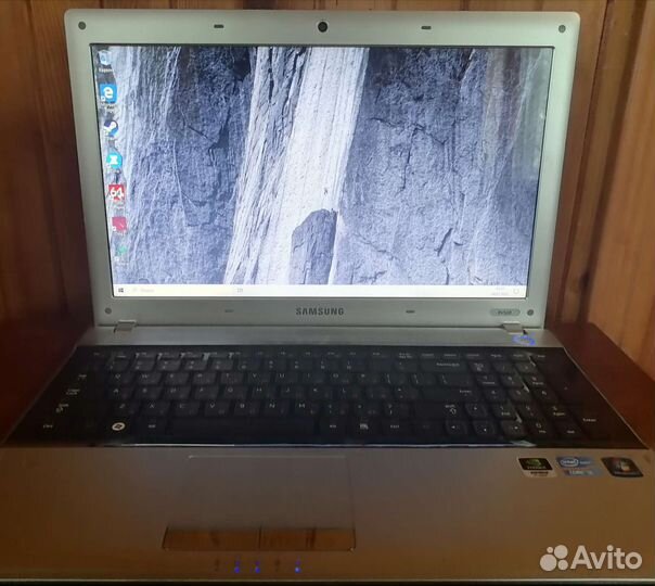 Ноутбук Sumsung rv520