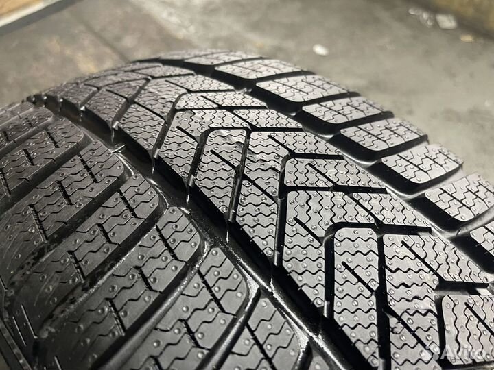 Pirelli Winter Sottozero 3 255/40 R20 101W