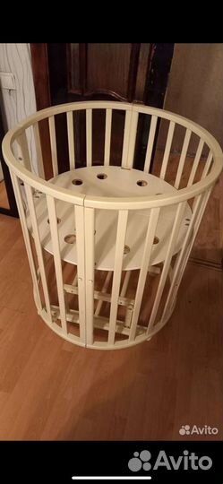 Детская кроватка с маятником круглая