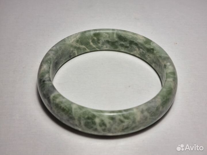 Нефритовый браслет