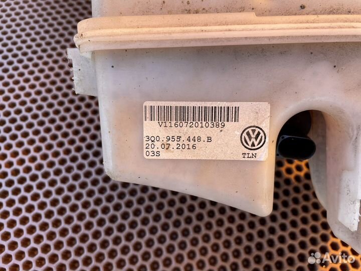 Бачок омывателя Skoda / Volkswagen 3Q0955448B