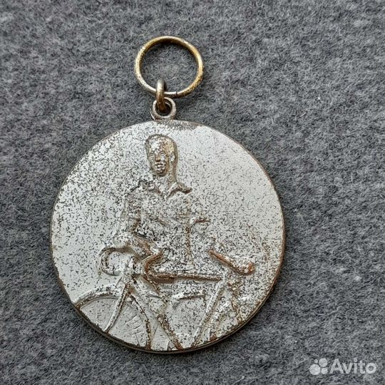 Старинная медалька велосипедный спорт велосипед