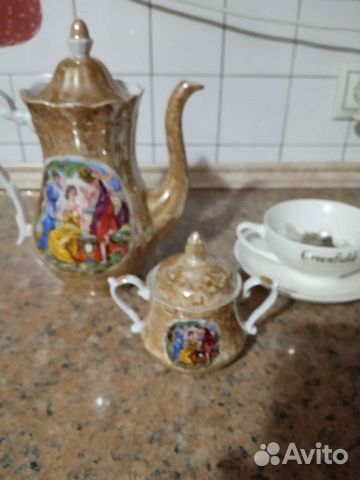 Чайник и сахарница