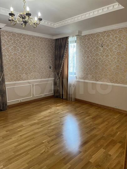 2-к. квартира, 92 м², 2/4 эт.