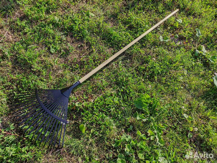 Грабли для листьев с чер. Classic Fiskars 1001586