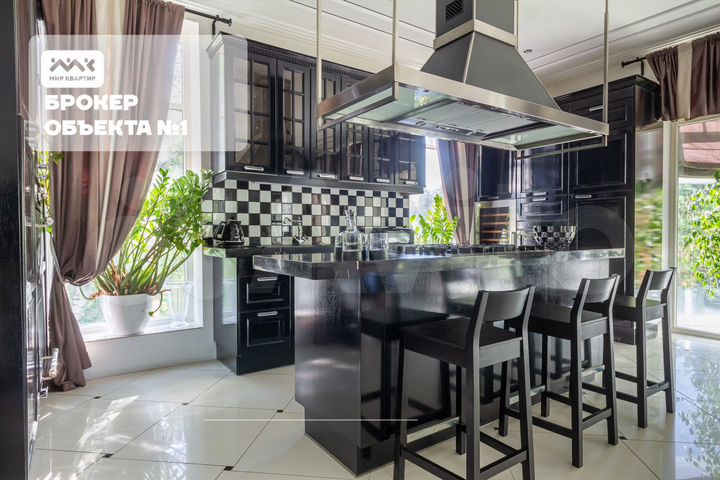 Дом 591,4 м² на участке 36 сот.