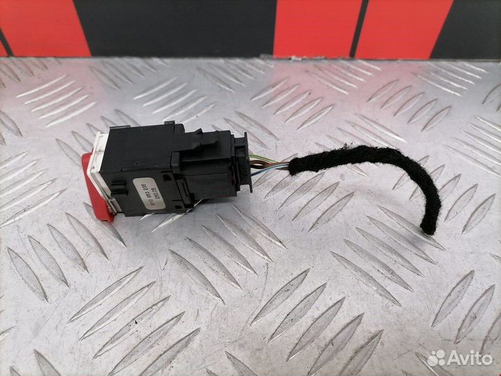 Кнопка аварийной сигнализации Skoda Fabia