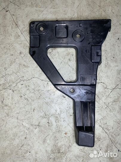 Кронштейн крепления бампера правый 4F0807228 Audi