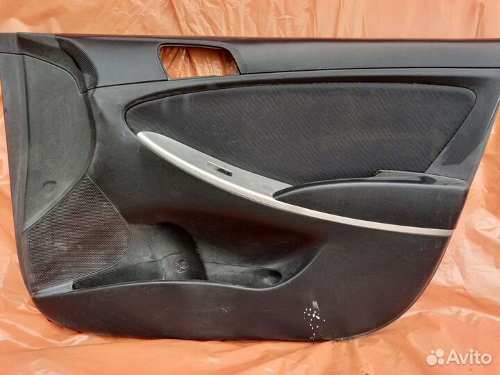 Обшивка двери передняя правая Hyundai Solaris 1