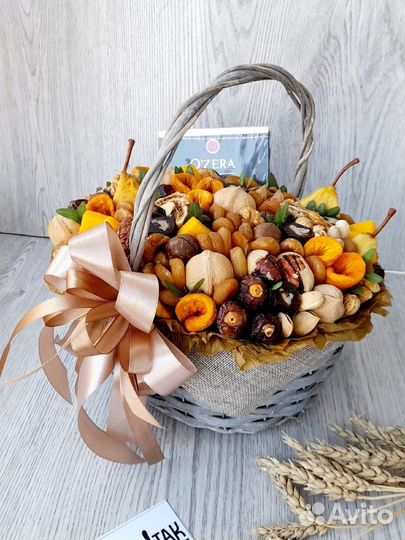Съедобный подарок, корзина с сухофруктами