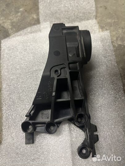 Правое крепление зеркала Toyota RAV 4 40