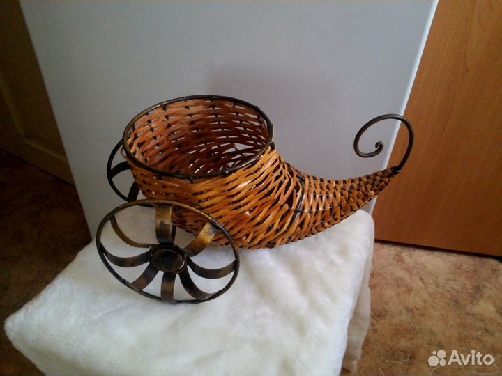 Бутылочница или ваза декоротивная для иск. цветов