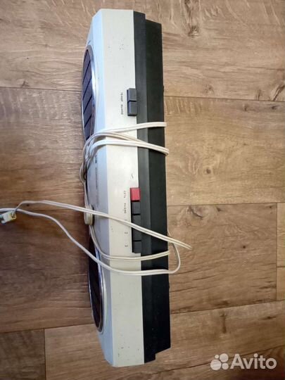 Радиоприемник трехпрограмный СССР два динамика