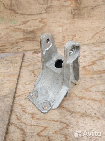 Кронштейн (крепление) Nissan Leaf AZE0 11333-3NA0A